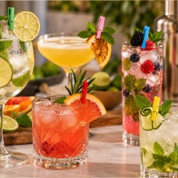 Mini Cleme din Lemn MULTICOLOR pentru Decor Cocktail – Set 50 buc