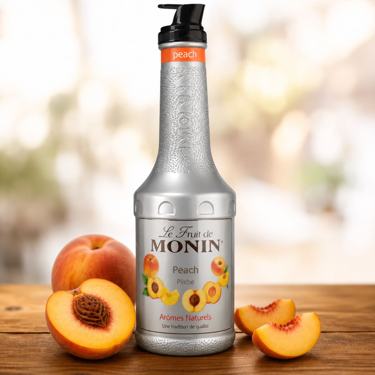 Composición visual creada con ayuda de IA para MONIN Le Fruit Peach 1L